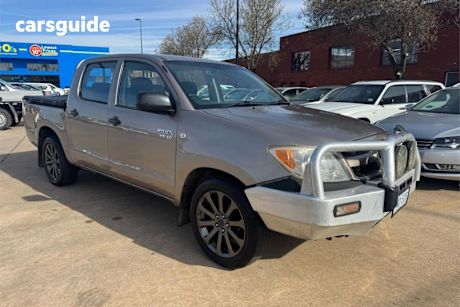 Brown 2005 Toyota Hilux Dual Cab Pick-up SR