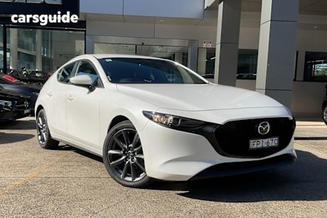 White 2024 Mazda 3 Hatchback G20 Evolve