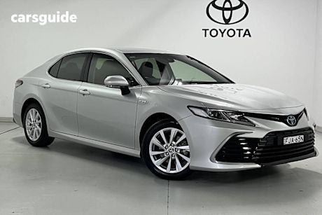Silver 2023 Toyota Camry Sedan Hybrid