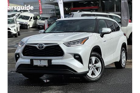 White 2023 Toyota Kluger SUV GX 4X4