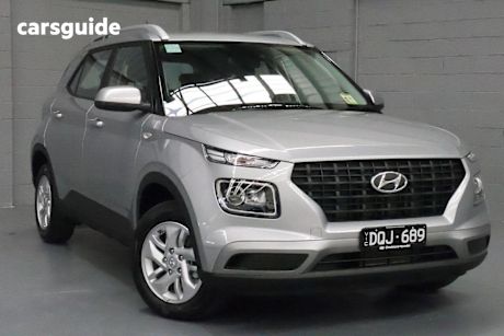 Silver 2025 Hyundai Venue SUV F