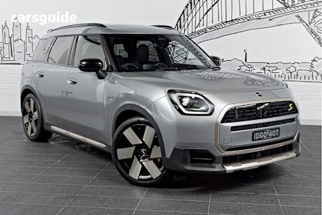 Silver 2024 Mini Countryman Wagon SE ALL4 Favoured (bev)