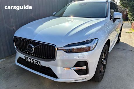 White 2021 Volvo XC60 Wagon B5 Momentum Mhev