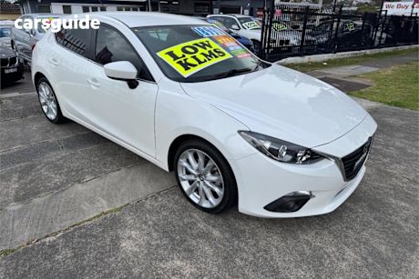 White 2015 Mazda 3 Hatchback SP25