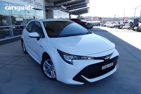 White 2019 Toyota Corolla Hatchback Ascent Sport (hybrid)