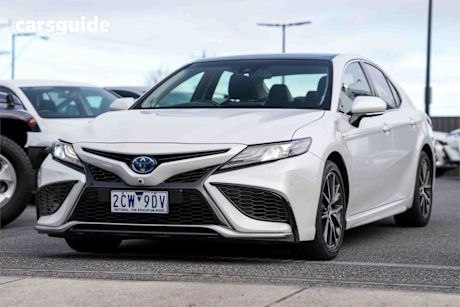 White 2021 Toyota Camry Sedan SL Hybrid