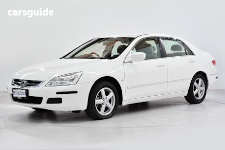 White 2005 Honda Accord Sedan VTI