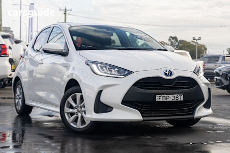 White 2023 Toyota Yaris Hatch SX HYBRID F