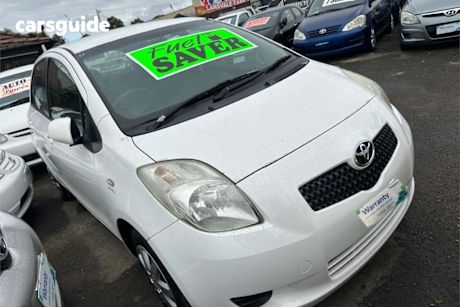 White 2005 Toyota Yaris Hatchback YR
