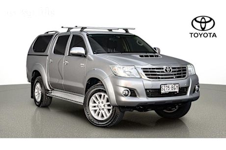 Silver 2015 Toyota Hilux Dual Cab Pick-up SR5 (4X4)