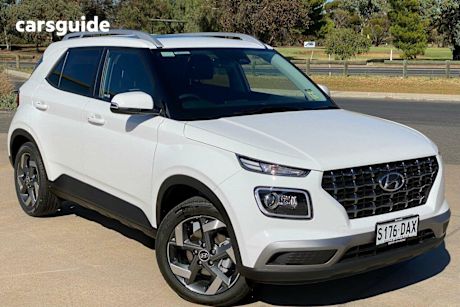 White 2024 Hyundai Venue Wagon Elite (denim) TWO-Tone Roof