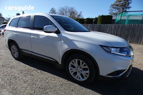 White 2021 Mitsubishi Outlander Wagon ES 7 Seat (2WD)
