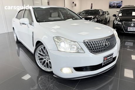 White 2010 Toyota Crown Sedan MAJESTA (HYBRID)