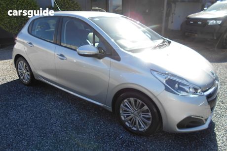 Silver 2015 Peugeot 208 Hatchback Active