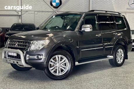 Grey 2017 Mitsubishi Pajero Wagon Exceed