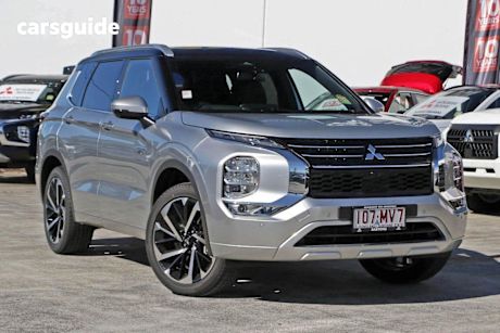 Silver 2025 Mitsubishi Outlander Wagon Exceed 7 Seat (awd)