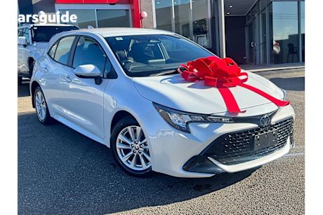 White 2024 Toyota Corolla Hatch ASCENT SPORT F