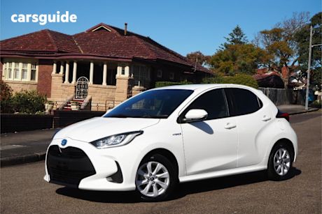 White 2023 Toyota Yaris Hatchback SX Hybrid