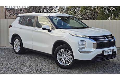 White 2022 Mitsubishi Outlander SUV ES F