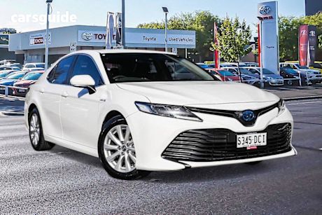 White 2019 Toyota Camry Sedan ASCENT F