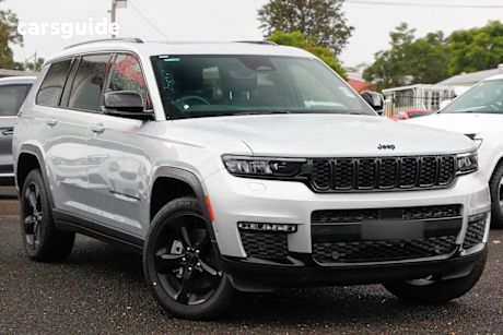 Silver 2022 Jeep Grand Cherokee Wagon Night Eagle (4X4)