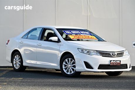 White 2014 Toyota Camry Sedan Altise
