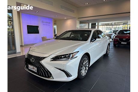 White 2025 Lexus ES300H Sedan Sports Luxury (hybrid)