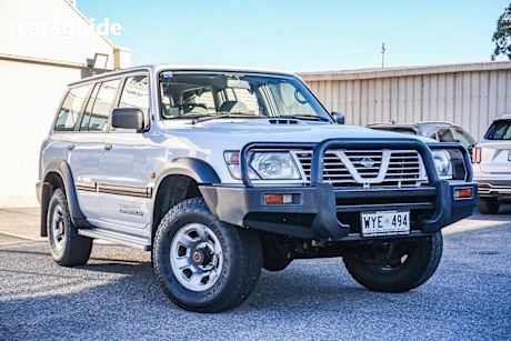 White 2000 Nissan Patrol SUV ST 4X4