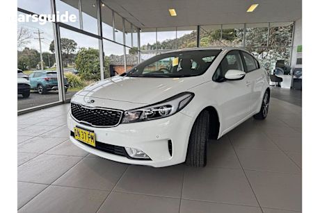 White 2017 Kia Cerato Sedan Sport