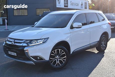 White 2017 Mitsubishi Outlander SUV LS SAFETY PACK 4X4