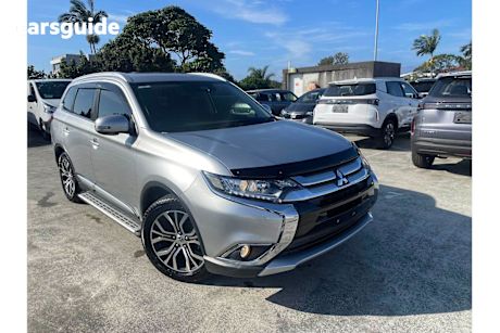 Silver 2017 Mitsubishi Outlander Wagon LS 7 Seat (awd)