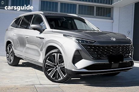 Silver 2025 MG QS SUV ESSENCE 4X4