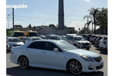 White 2008 Toyota Crown Sedan