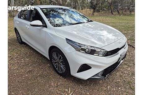 White 2024 Kia Cerato Sedan Sport