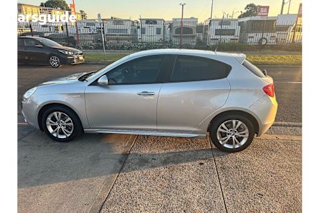 Silver 2014 Alfa Romeo Giulietta Hatch PROGRESSION F