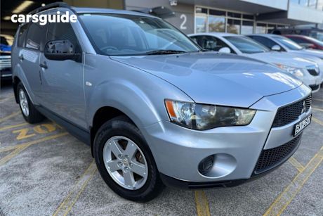 Silver 2011 Mitsubishi Outlander Wagon Activ (fwd)