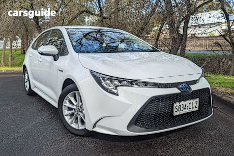 White 2021 Toyota Corolla Sedan Ascent Sport (hybrid)