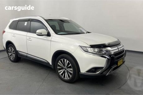 White 2020 Mitsubishi Outlander Wagon LS 7 Seat (awd)