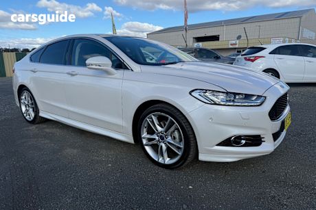 White 2017 Ford Mondeo Hatchback Titanium Tdci