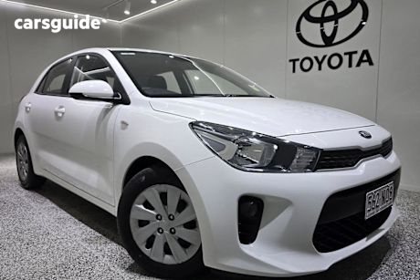 White 2019 Kia RIO Hatchback S