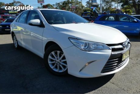 White 2015 Toyota Camry Sedan Altise