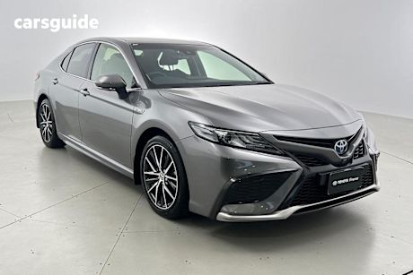 Silver 2023 Toyota Camry Sedan SL Hybrid