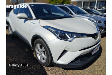 White 2019 Toyota C-HR Wagon (AWD)