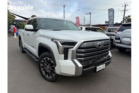 White 2023 Toyota Tundra Dual Cab Pick-up Limited