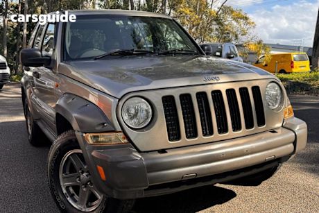 Grey 2005 Jeep Cherokee Wagon Renegade (4X4)