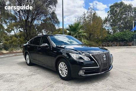 Black 2015 Toyota Crown Sedan