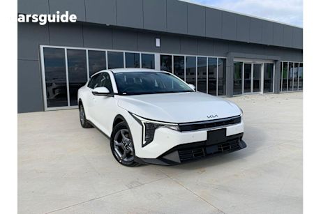 White 2025 Kia K4 Sedan S