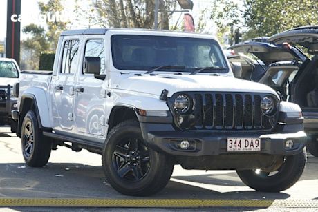 White 2021 Jeep Gladiator Dual Cab Utility Night Eagle (4X4)