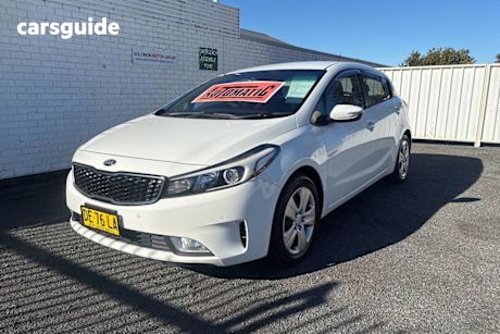 White 2017 Kia Cerato Hatchback S