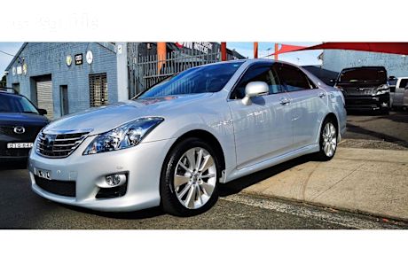 Silver 2008 Toyota Crown Sedan Hybrid